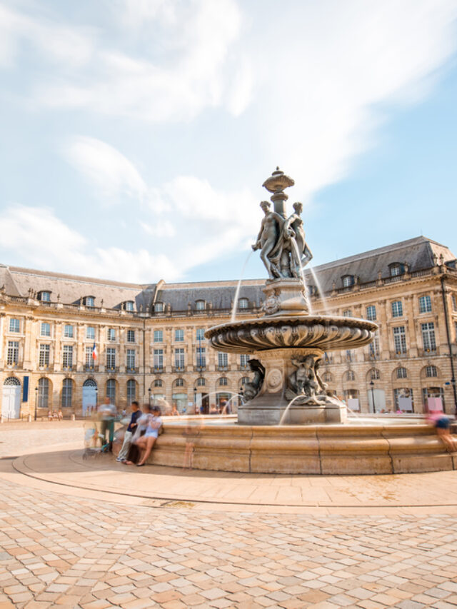 View,On,The,Famous,La,Bourse,Square,With,Fountain,In